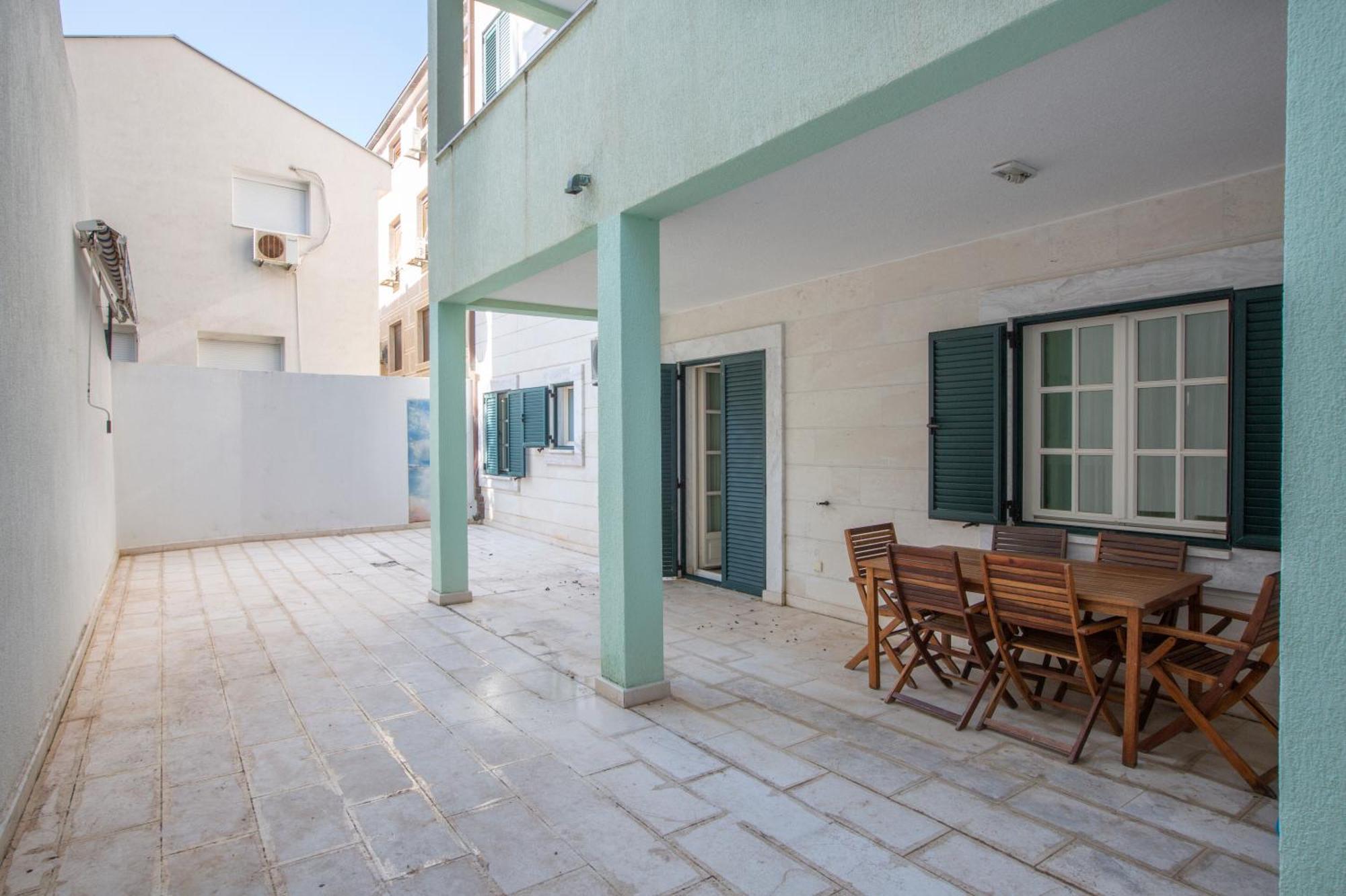 Montesan Luxury Apartment Beach Front Свети-Стефан Экстерьер фото