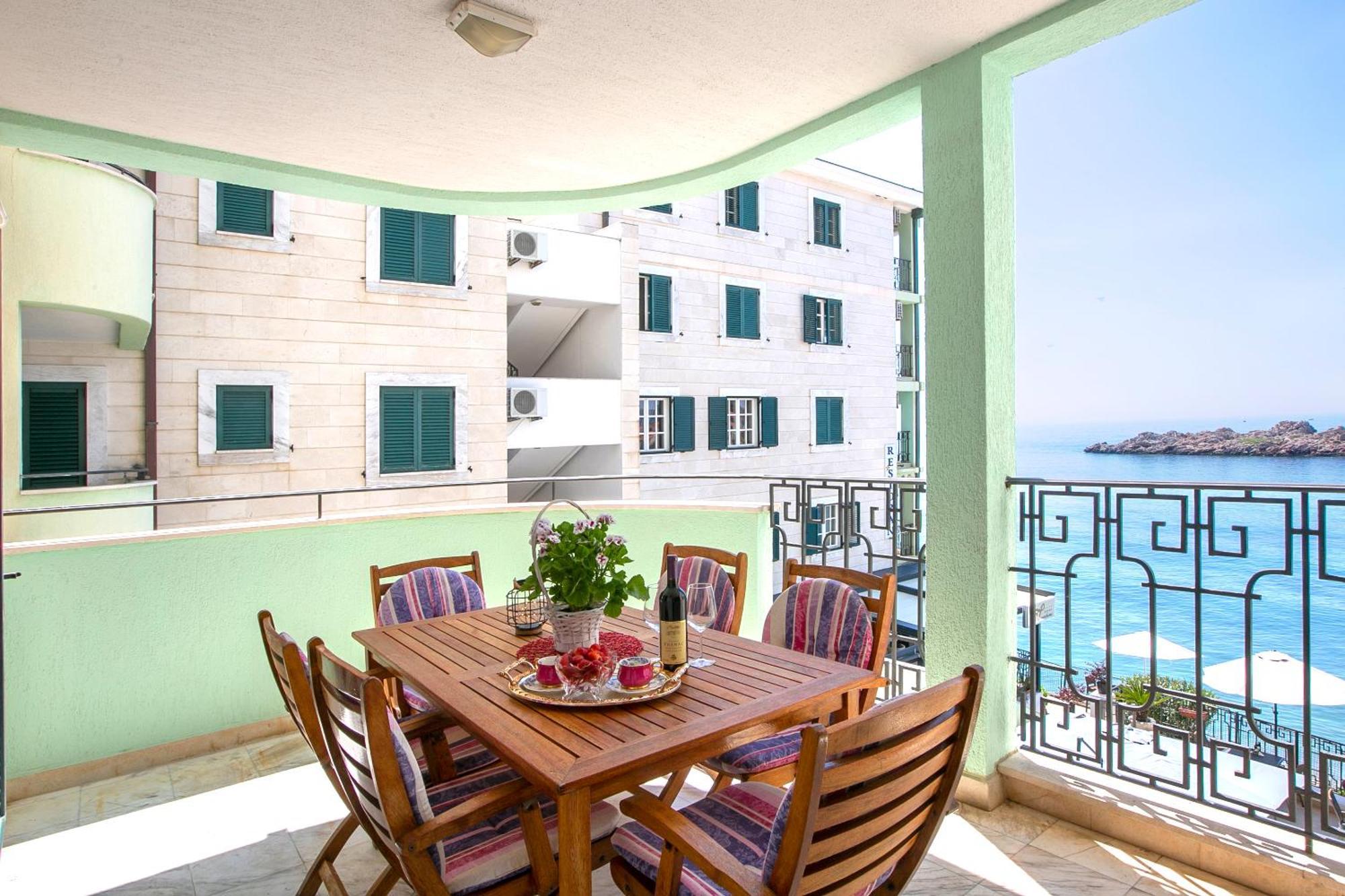 Montesan Luxury Apartment Beach Front Свети-Стефан Экстерьер фото