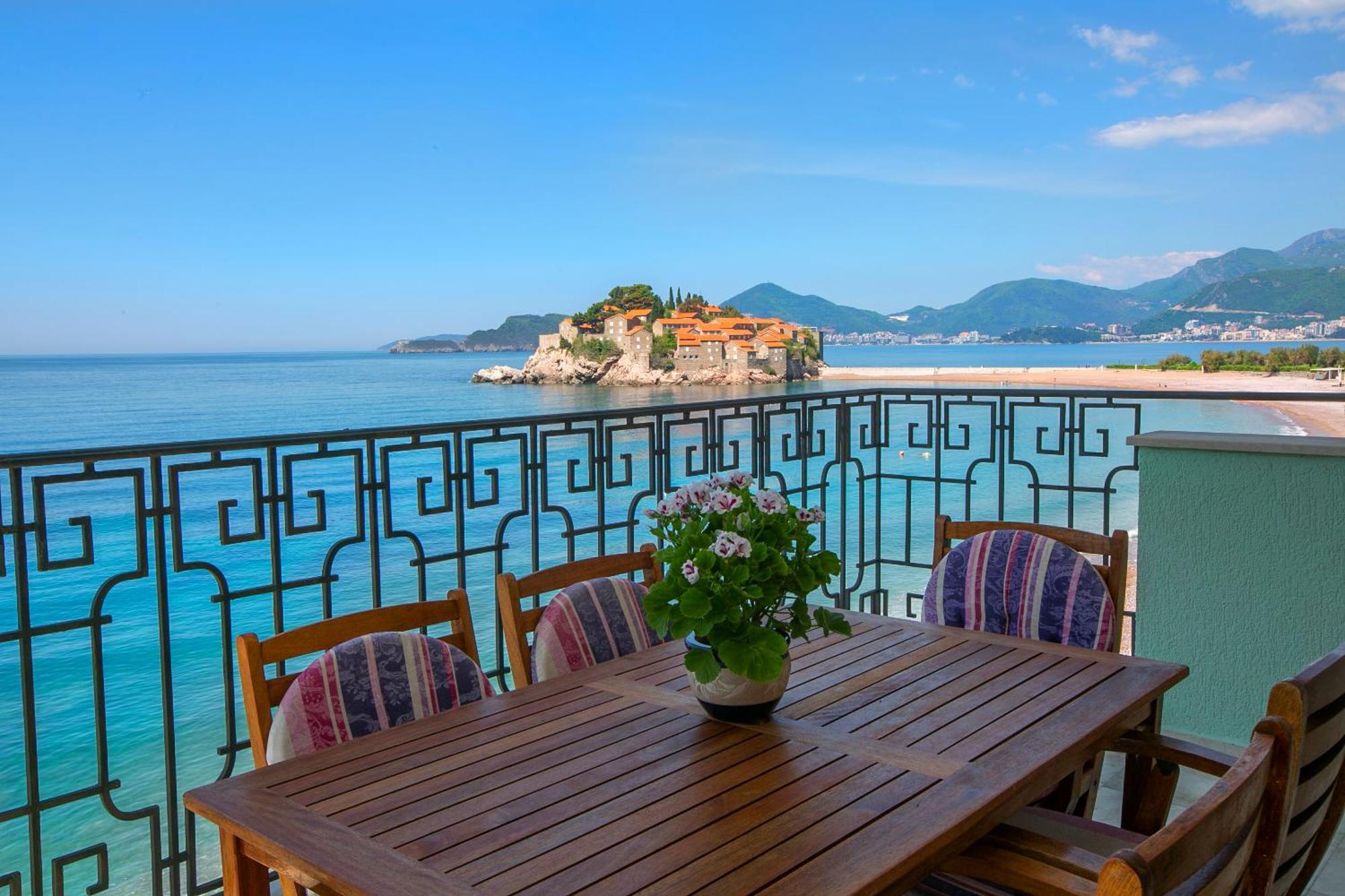 Montesan Luxury Apartment Beach Front Свети-Стефан Экстерьер фото