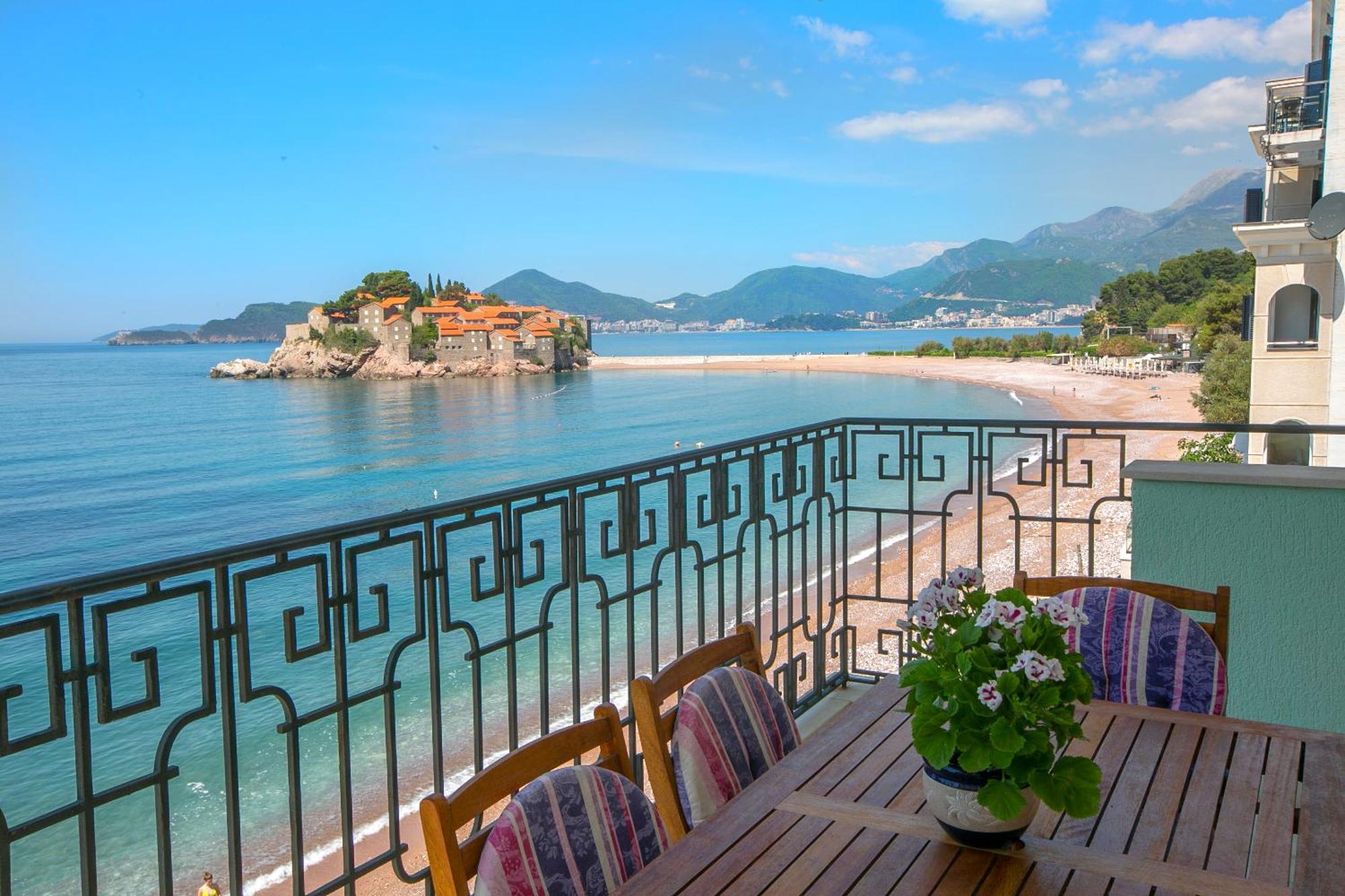 Montesan Luxury Apartment Beach Front Свети-Стефан Экстерьер фото