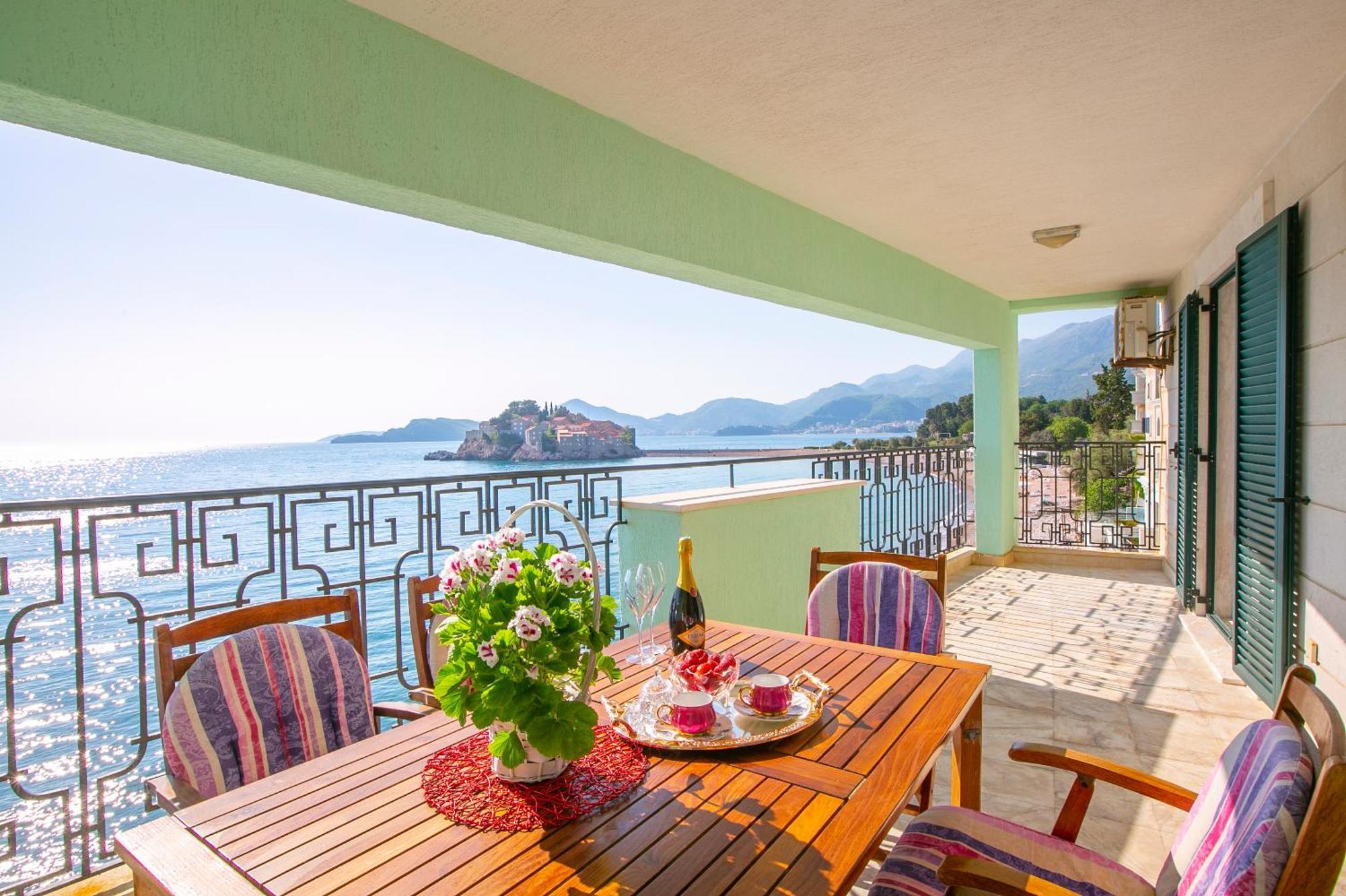 Montesan Luxury Apartment Beach Front Свети-Стефан Экстерьер фото
